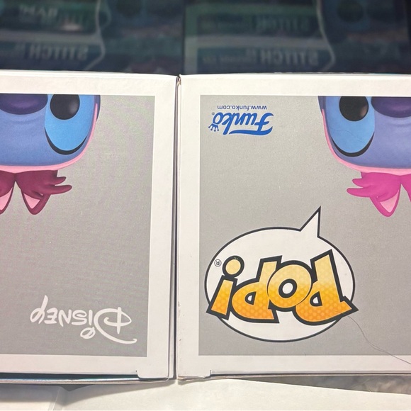 Disney and Funko together stitch as Cheshire cat this is a set of two versions - Picture 7 of 11
